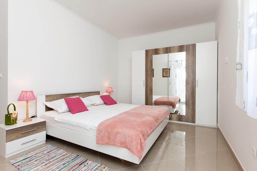 Knezovic Apartments Podstrana Exterior foto